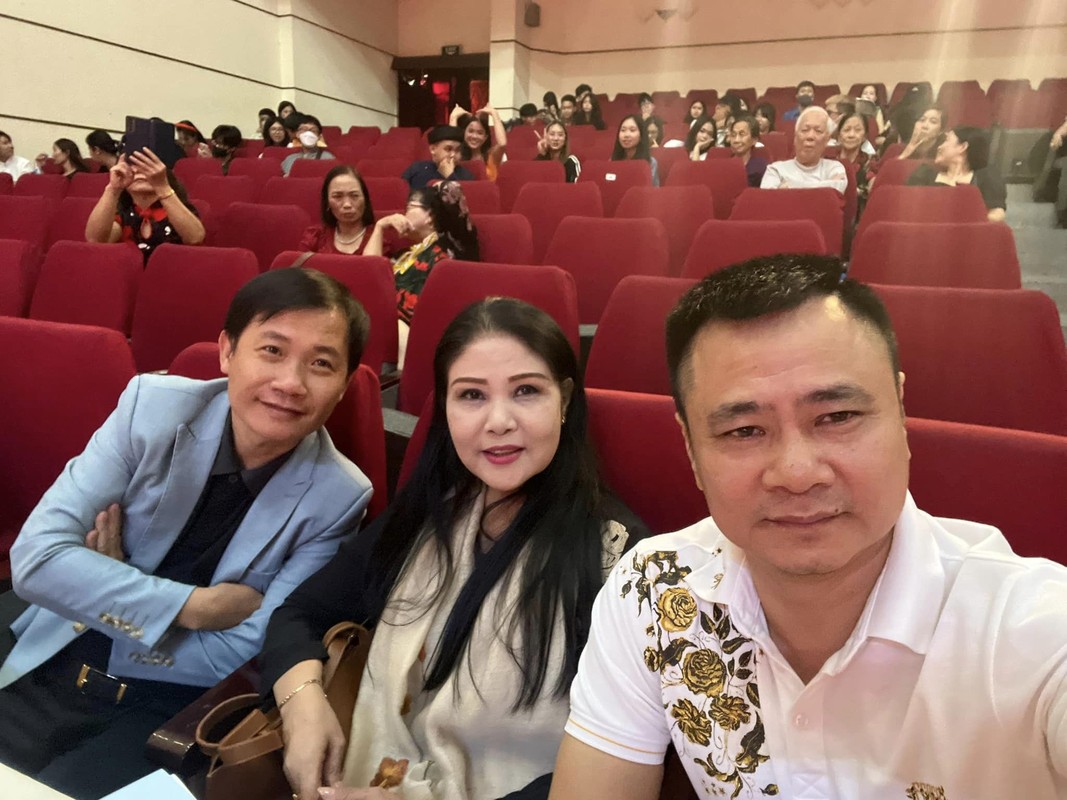 Thanh Lam nho chong bac si, Truong Ngoc Anh mot minh an yen-Hinh-8