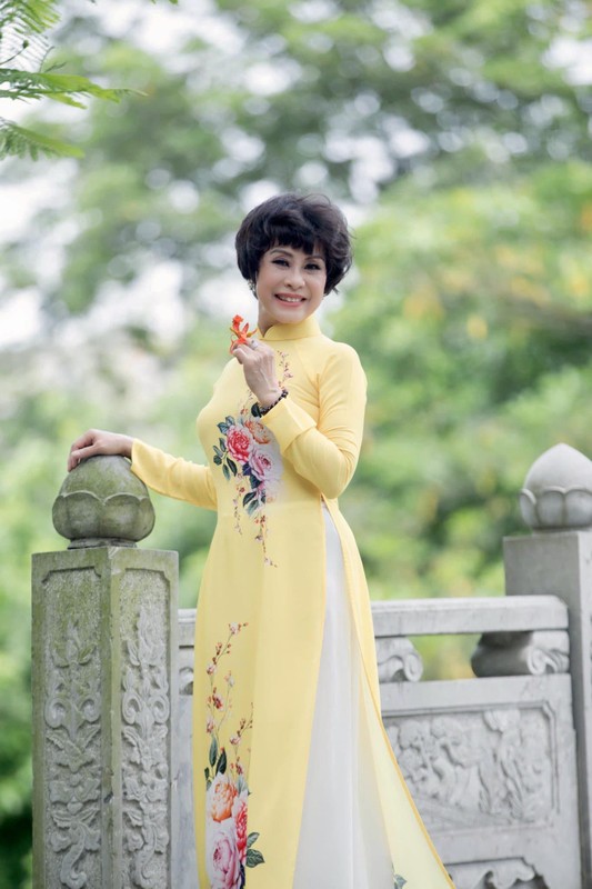 Le Quyen nhan ra sai lam sau do vo, Quyen Linh thuong thuc hong-Hinh-7