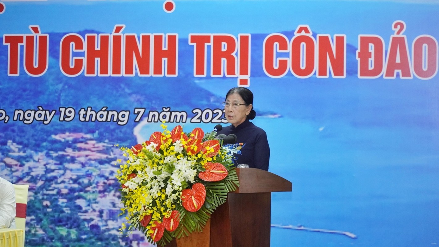 Chu tich nuoc Vo Van Thuong gap mat cac dai bieu cuu tu chinh tri Con Dao-Hinh-7