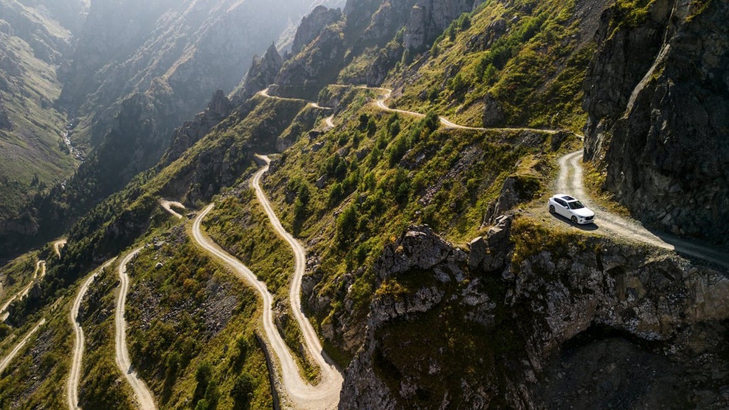 View - 	Con đường đèo nguy hiểm nhất hành tinh với 17 khúc cua liên tục