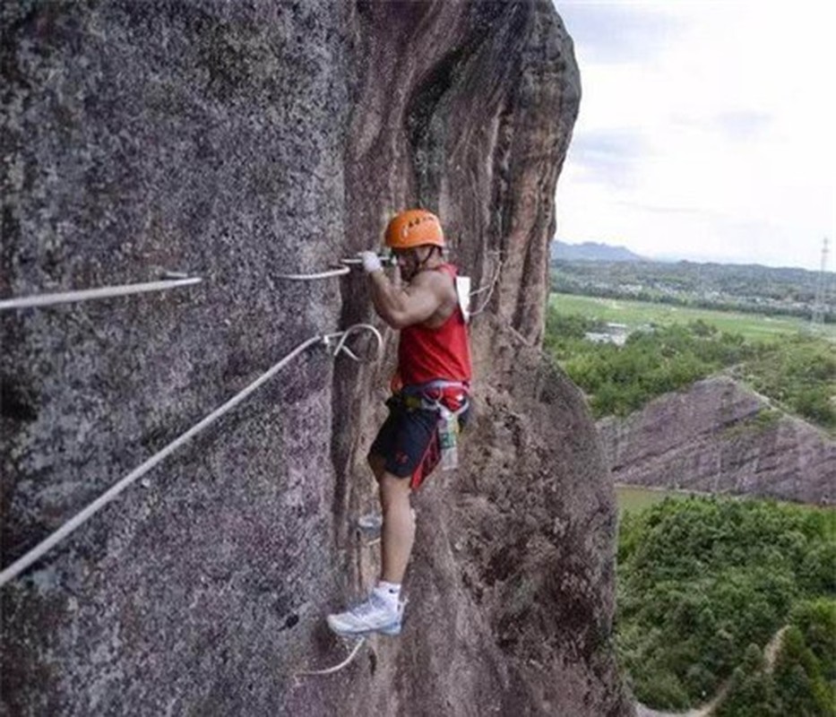 Doc nhat vo nhi cua hang ban nuoc giua lung trung vach nui-Hinh-4