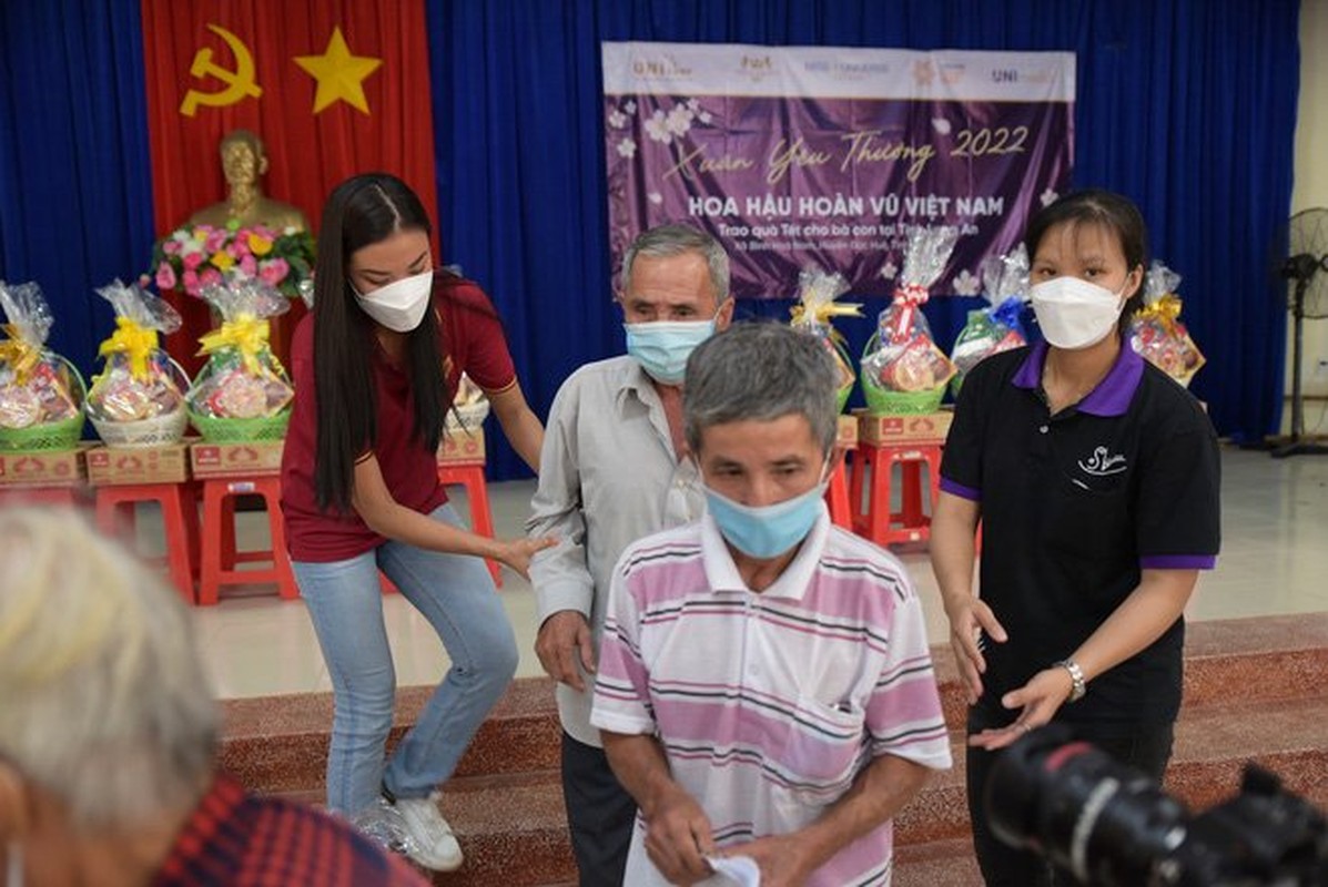 Vua khoi COVID-19, Kim Duyen co hanh dong ghi diem trong mat nguoi ham mo-Hinh-4