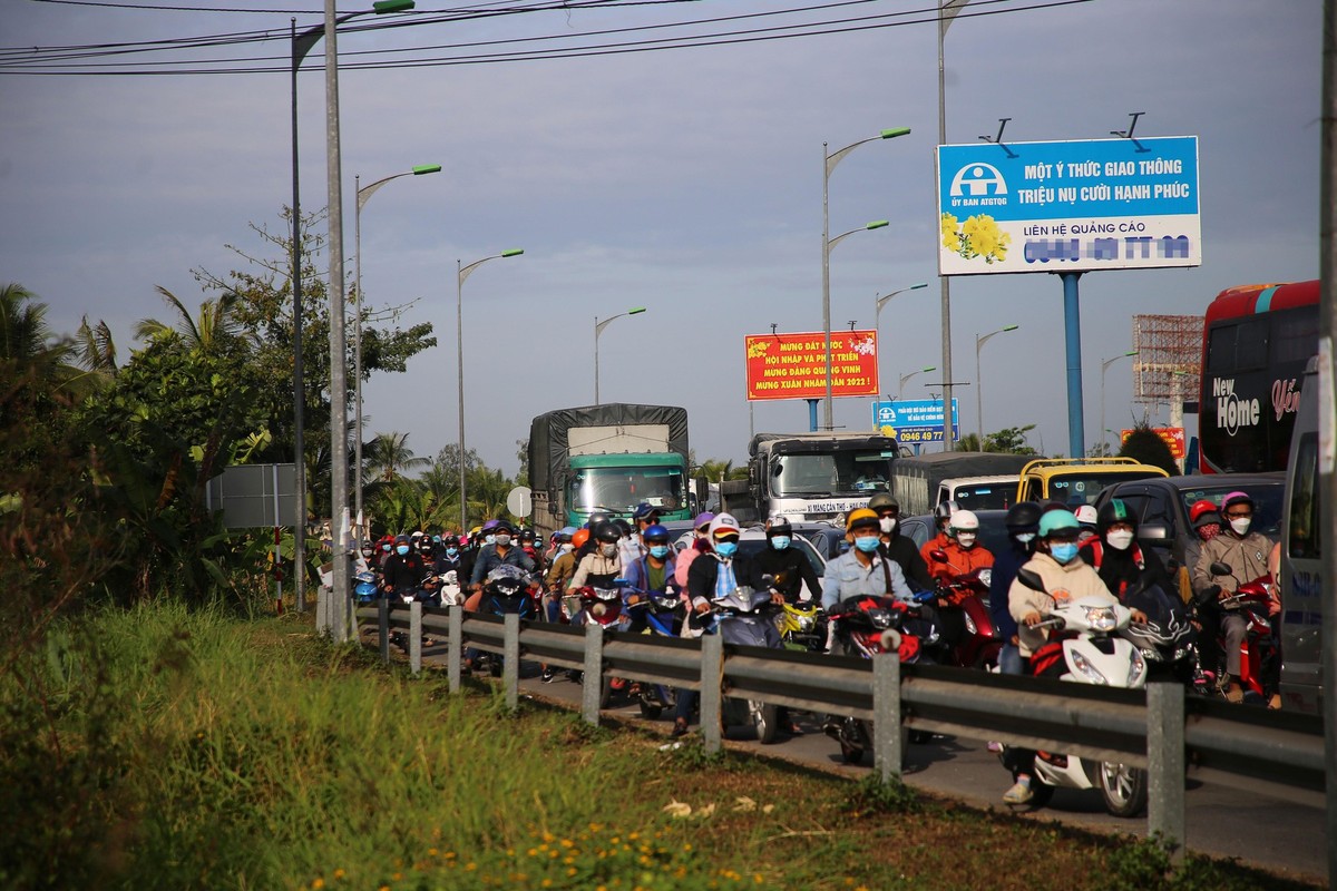 'Bien nguoi' o at ve lai TP HCM sau Tet-Hinh-4