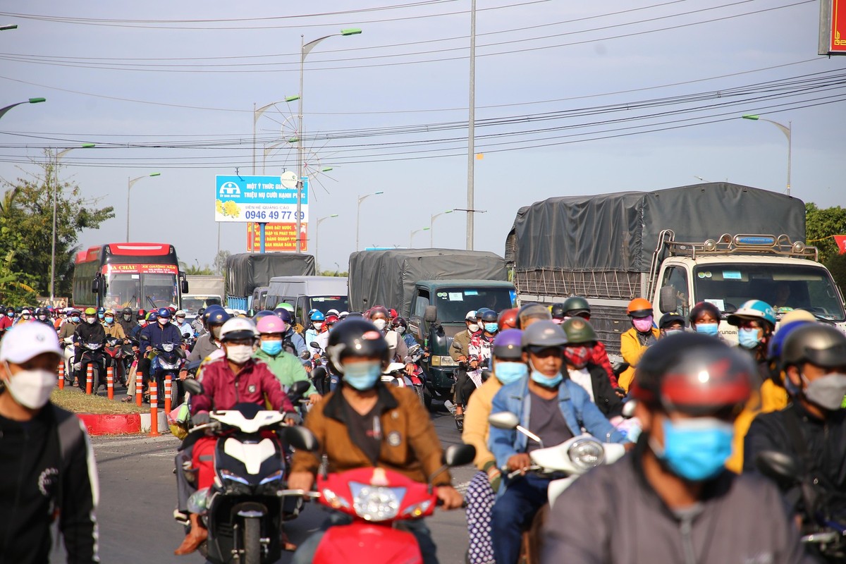 'Bien nguoi' o at ve lai TP HCM sau Tet-Hinh-6