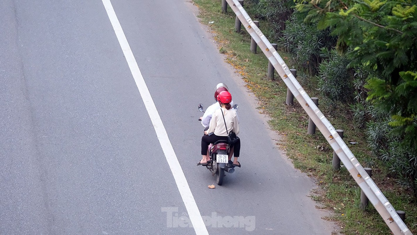 Nhung doan xe dap 'dua voi tu than' tren cao toc 80km/gio-Hinh-15