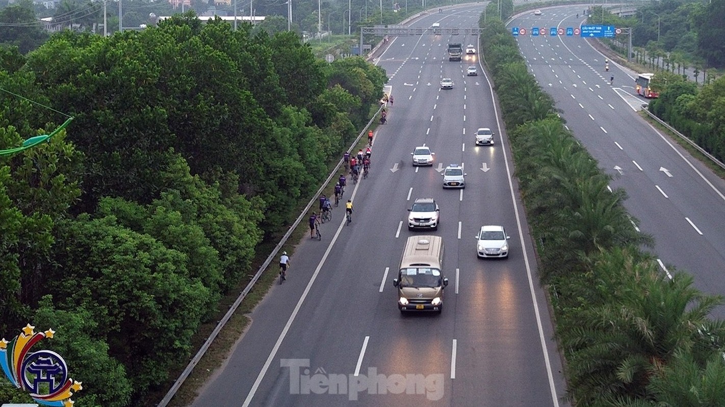 Nhung doan xe dap 'dua voi tu than' tren cao toc 80km/gio-Hinh-9