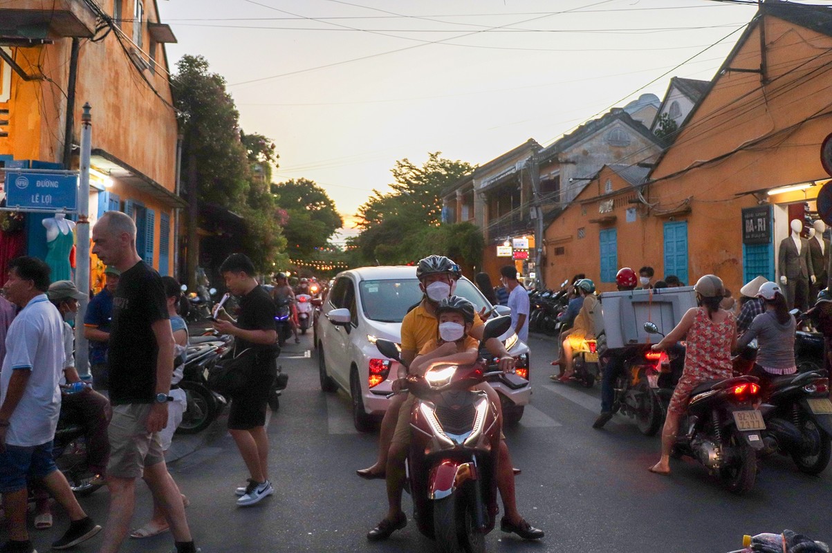 Hoi An co nguy co bi huy hoai vi ap luc du lich, ha tang qua tai-Hinh-3