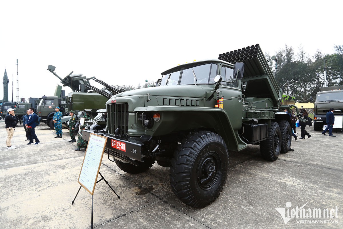 Can canh ten lua SAM-3 va cac khi tai hien dai trung bay tai Ha Noi-Hinh-2