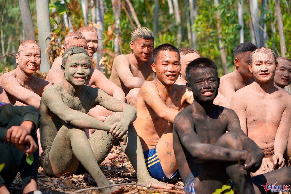 Lan dau tien xem tan mat Canh sat chong khung bo kho luyen-Hinh-13