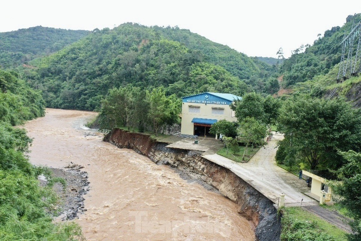 2 nha may thuy dien o Dak Nong bi sat lo do mua lon-Hinh-4