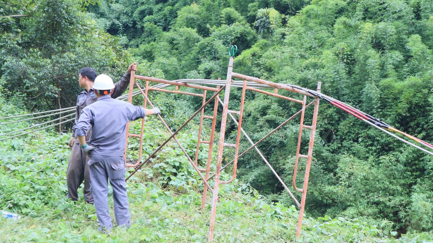 2 nha may thuy dien o Dak Nong bi sat lo do mua lon-Hinh-8