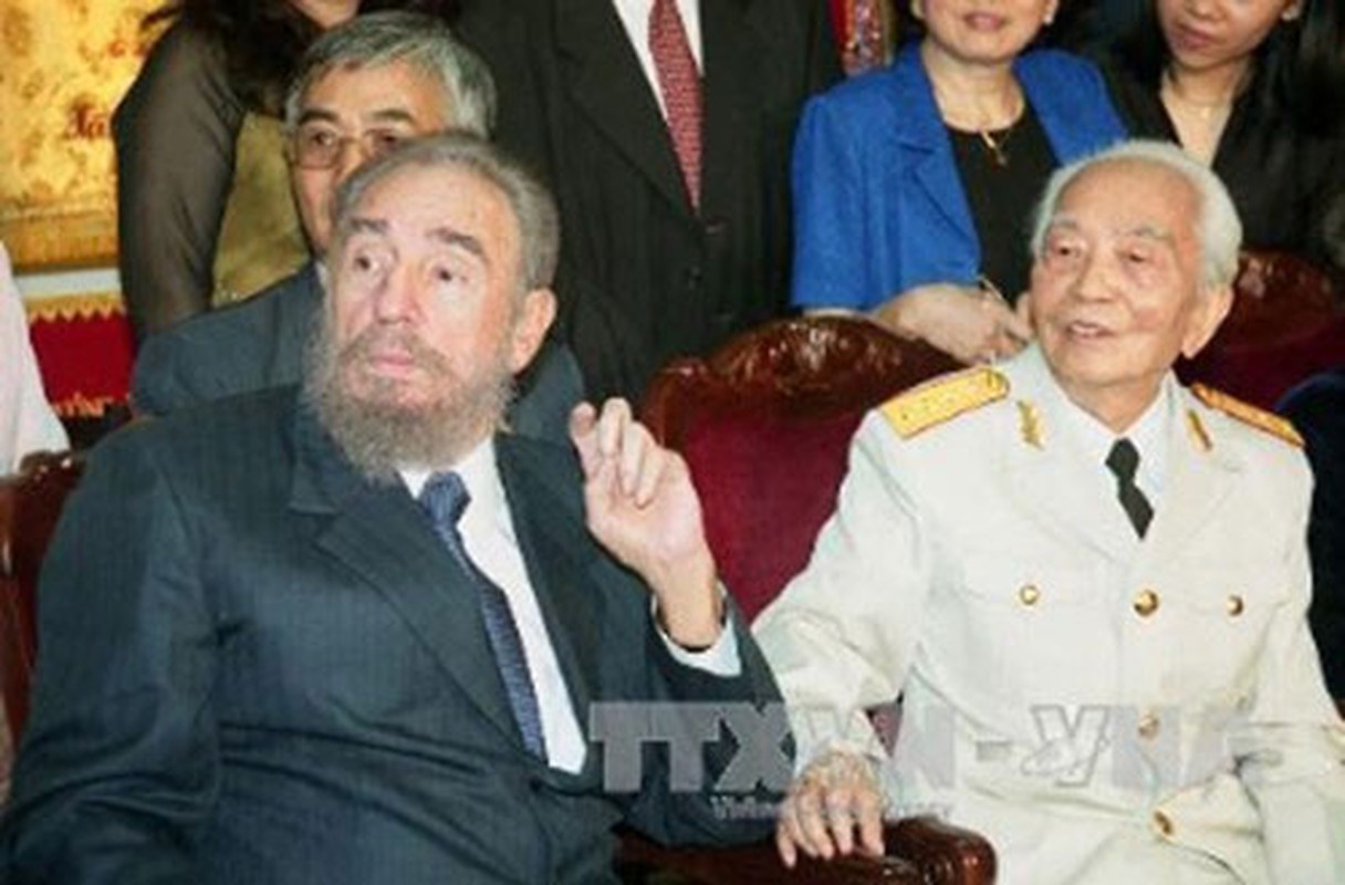 Giay phut gap go xuc dong cua Tuong Giap va lanh tu Fidel-Hinh-9