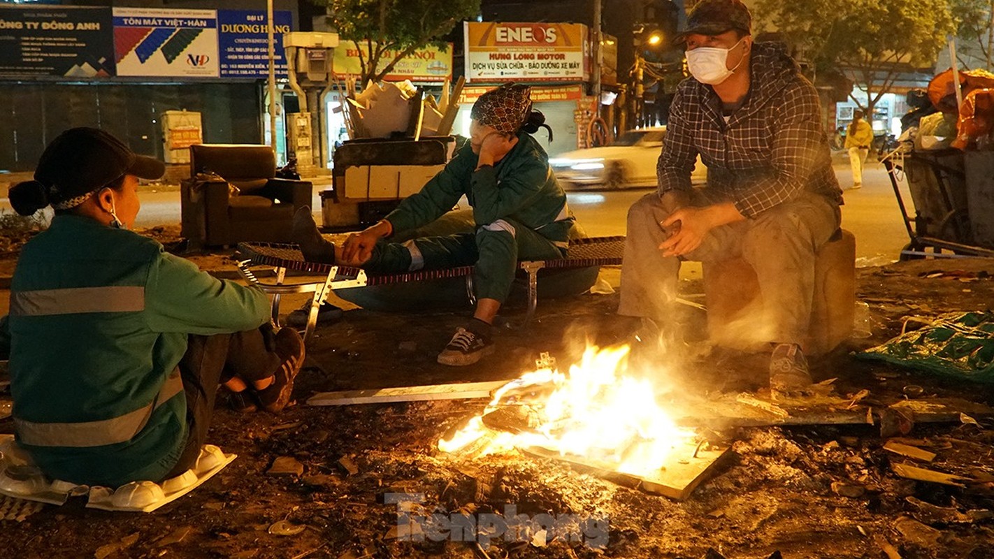 Nguoi Ha Noi dot lua, nuong khoai... de xua di lanh gia