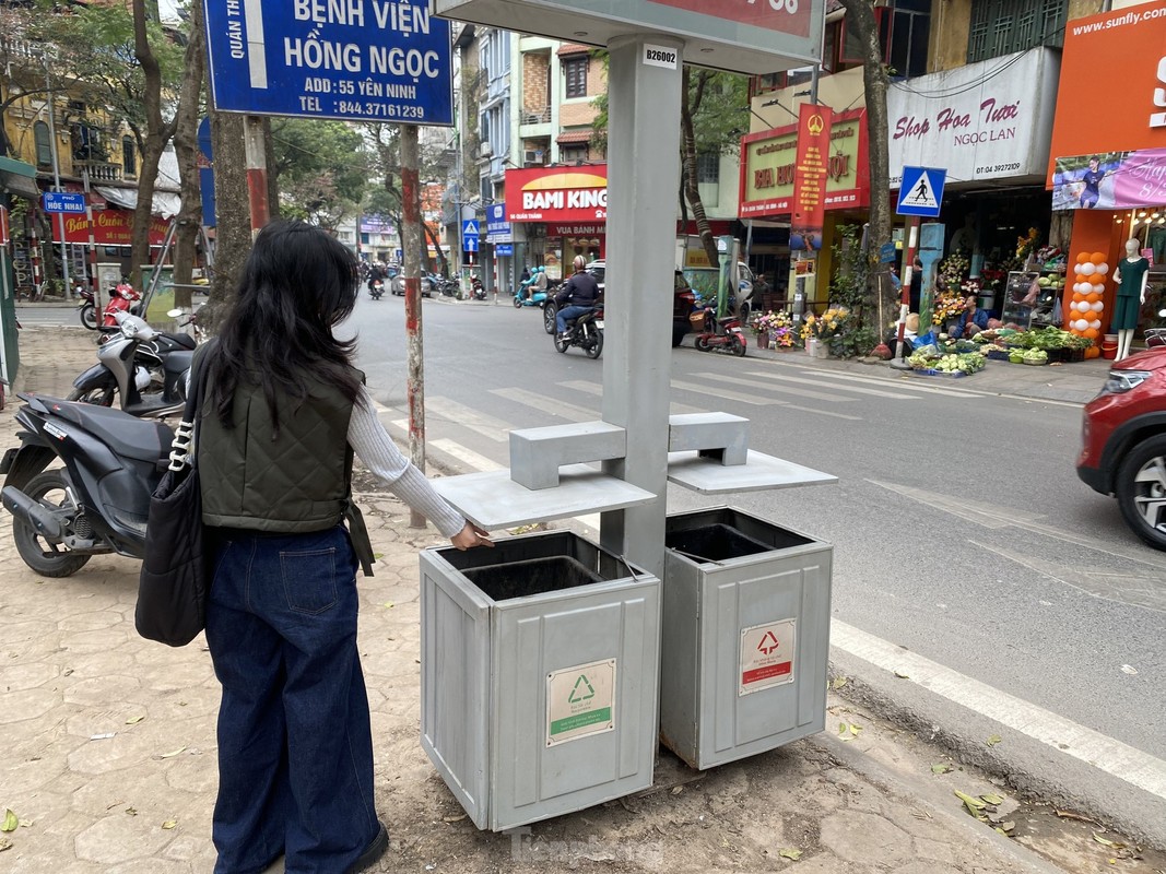 Ha Noi: Vuon hoa Hang Dau 'thay ao moi' khien du khach thich thu-Hinh-10