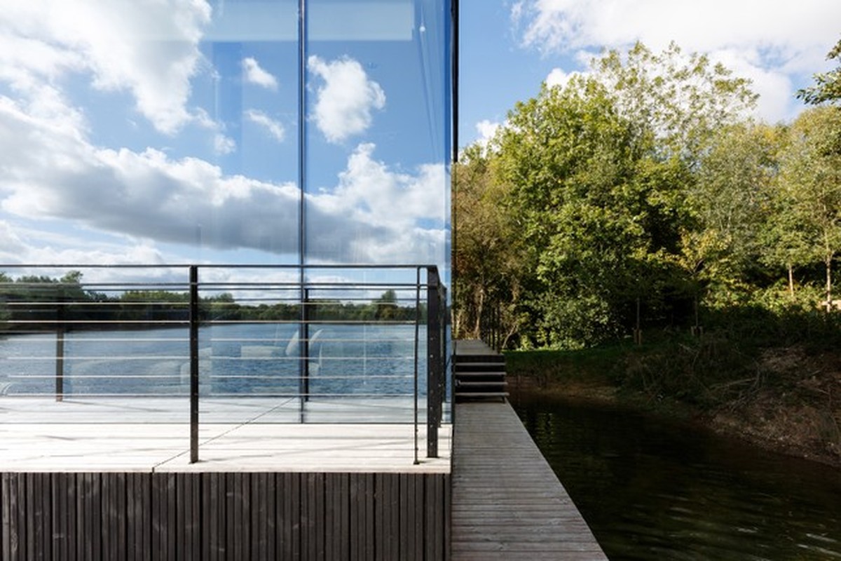 View - 	Biệt thự kính soi bóng bên hồ mở tầm nhìn 360 độ