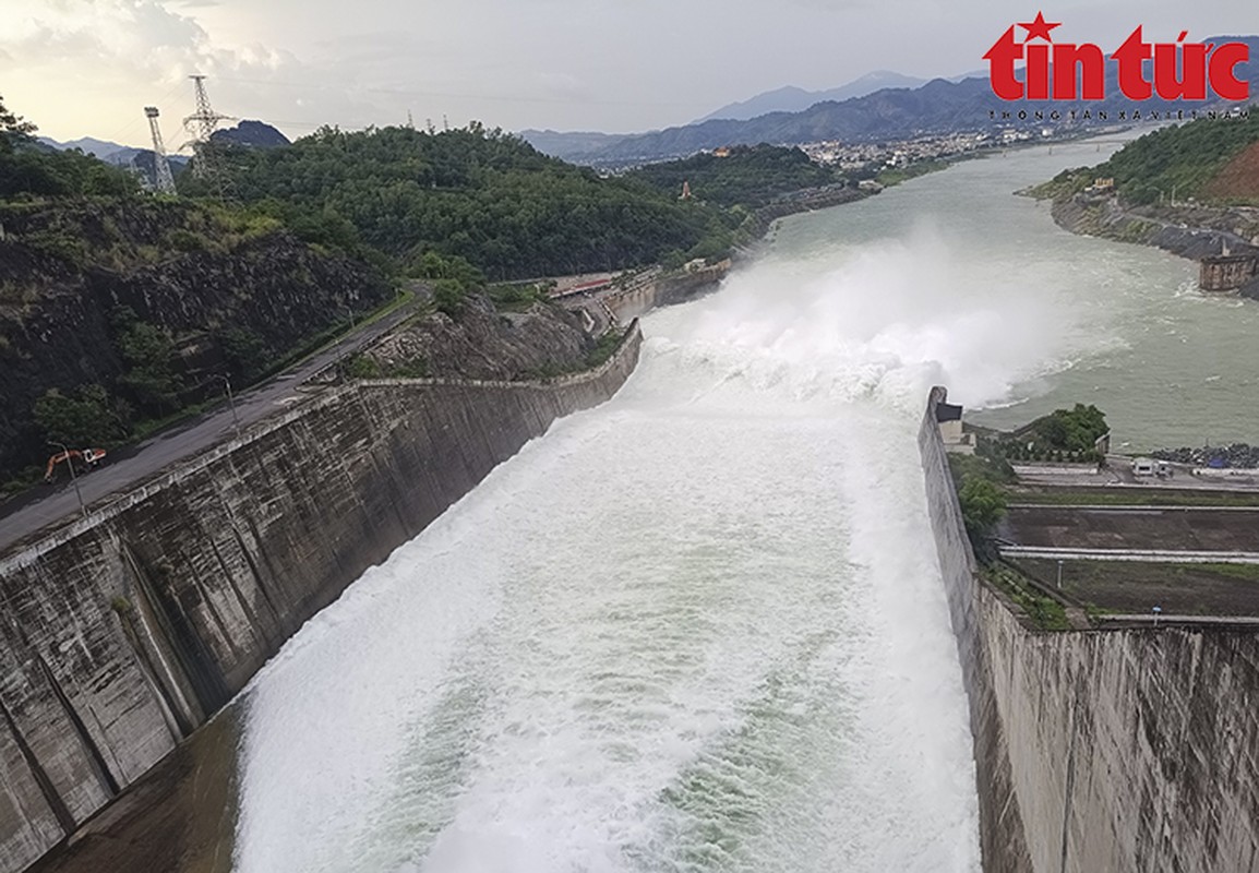 Thuy dien Hoa Binh xa lu, nguoi dan van di tam song Da