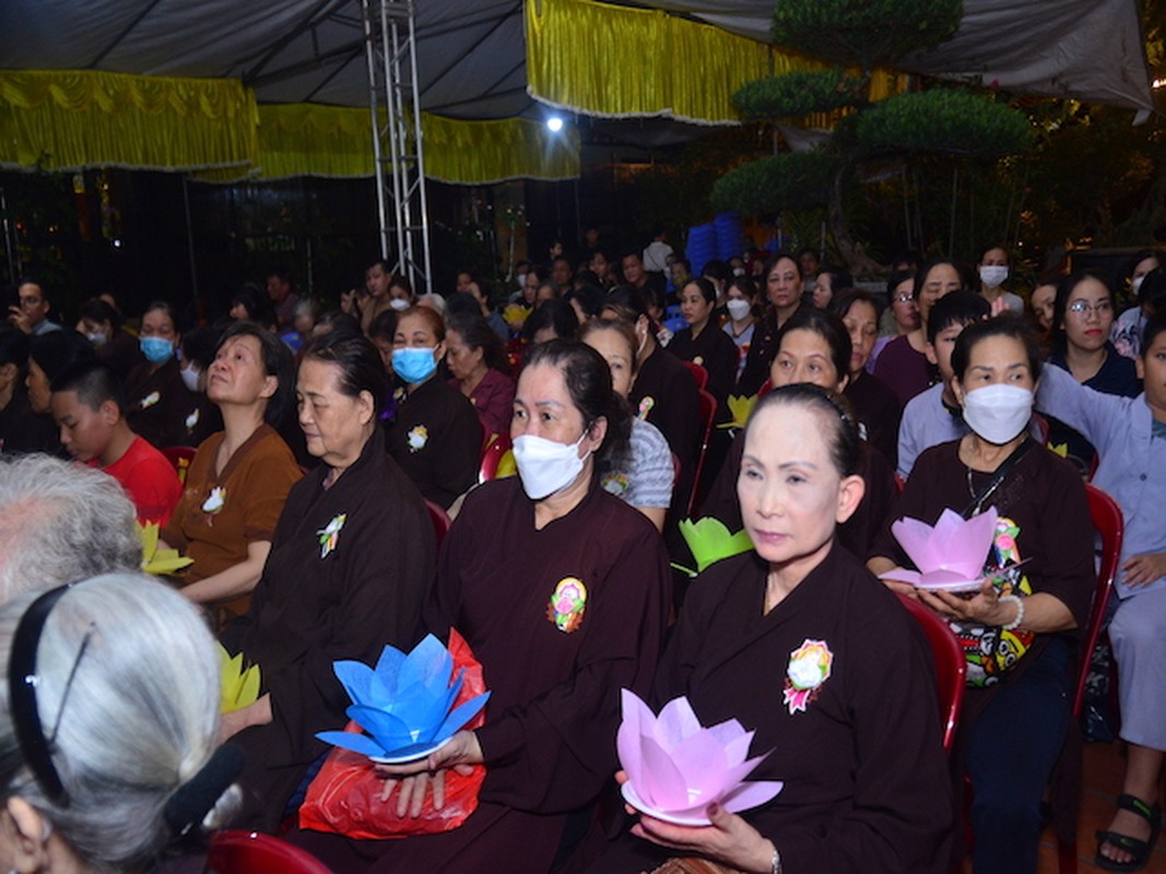 View - 	Người Việt thường làm gì trong Rằm tháng 7 và lễ Vu lan