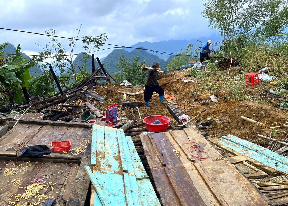 View - 	Nạn nhân vụ sạt lở ở Cao Bằng Cháu mất, nhà sập