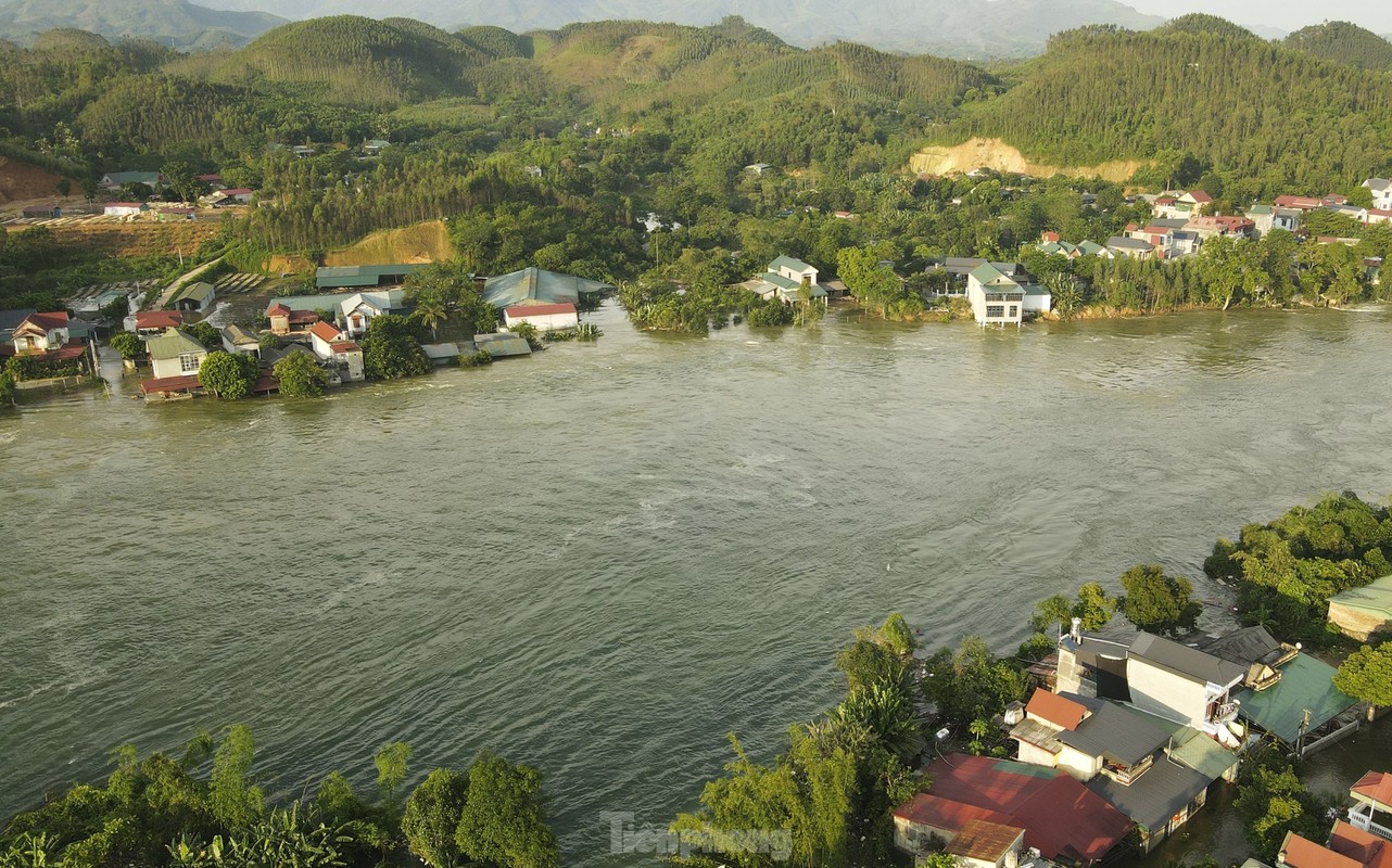 Nuoc thuong nguon do ve ho Thac Ba da giam manh-Hinh-4