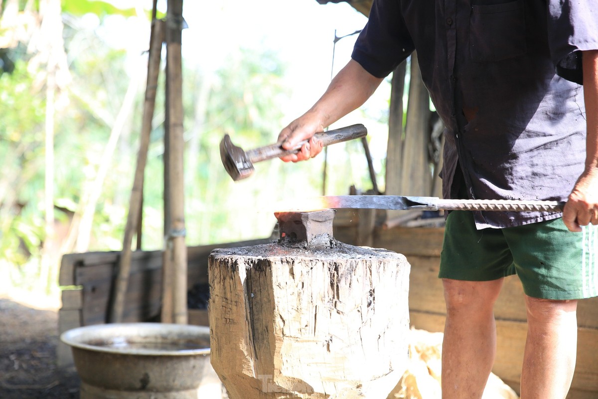 Tuyet dinh ky thuat ren dao cuc sac ben cua nguoi Mong xu Nghe-Hinh-4