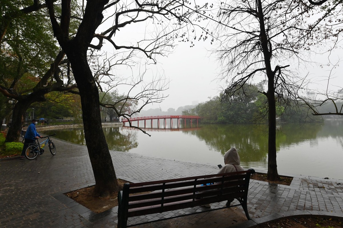 Ca mac COVID-19 tang cao, Ha Noi vang nhu ngay Tet-Hinh-7