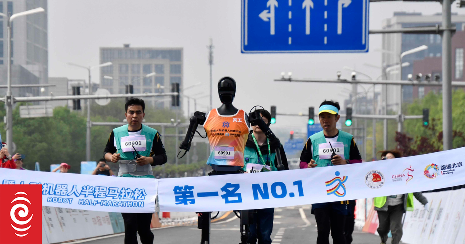 Thu vi hinh anh robot lan dau tien chay dua marathon cung con nguoi-Hinh-14