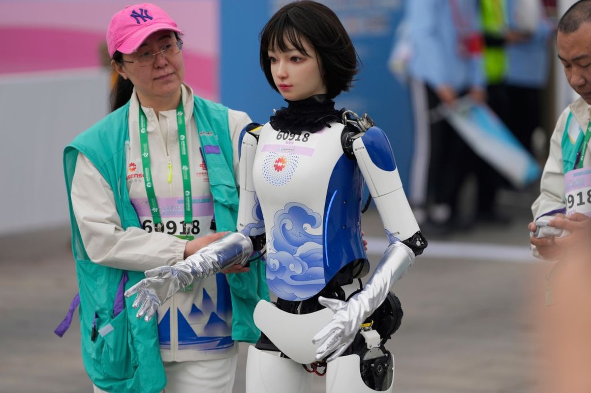 Thu vi hinh anh robot lan dau tien chay dua marathon cung con nguoi-Hinh-3