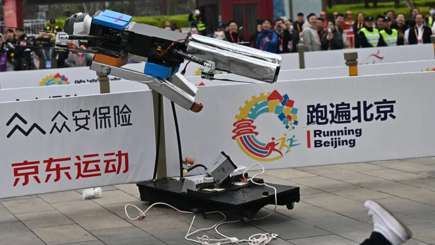 Thu vi hinh anh robot lan dau tien chay dua marathon cung con nguoi-Hinh-7