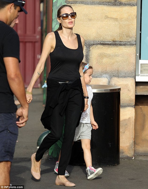 Angelina Jolie rang ro voi hai co ut o Sydney-Hinh-8