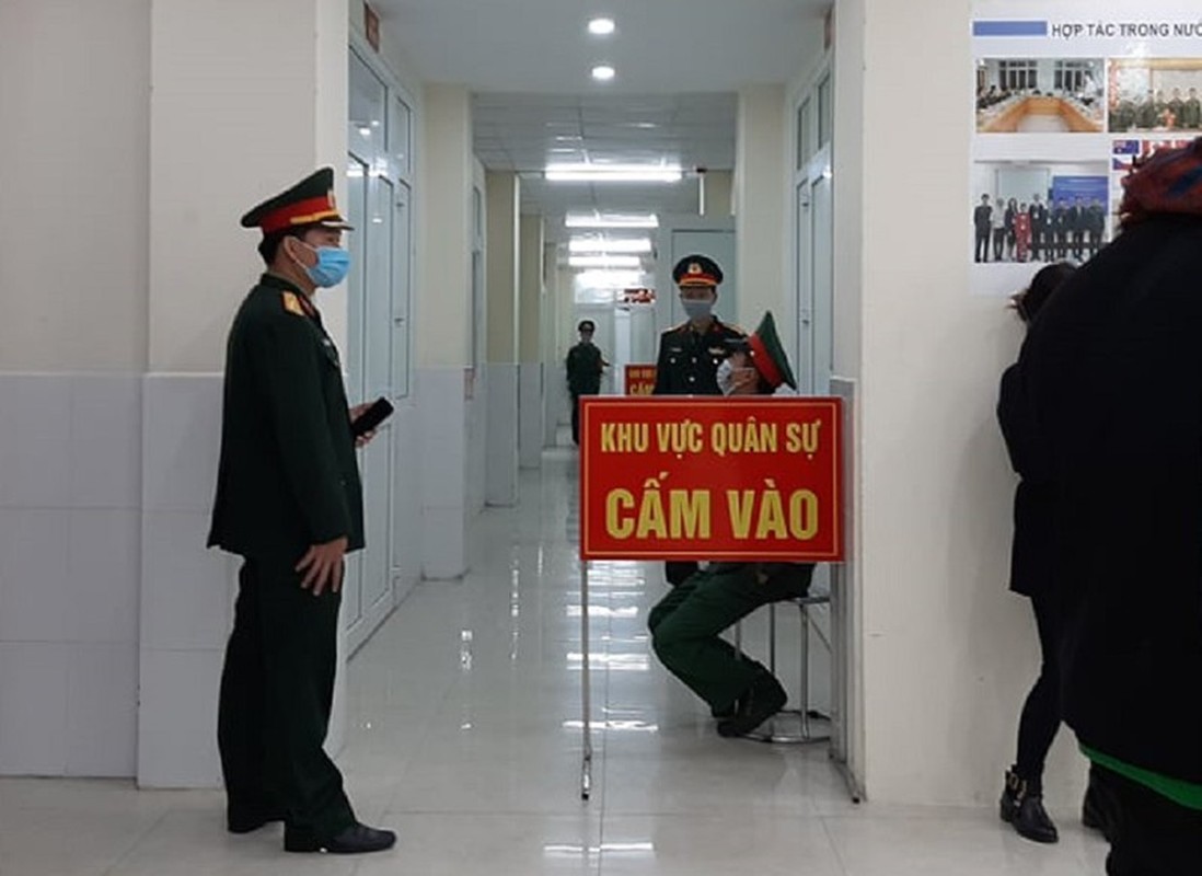 Can canh TNV tiem mui vaccine COVID-19 dau tien tai Viet Nam