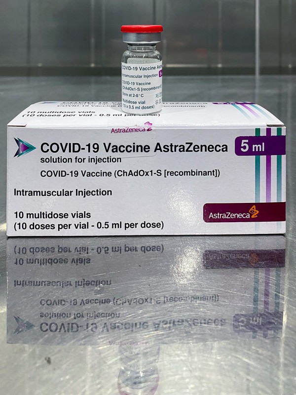 Can canh cac lieu vaccine COVID-19 trong kho lanh tai TP HCM-Hinh-9