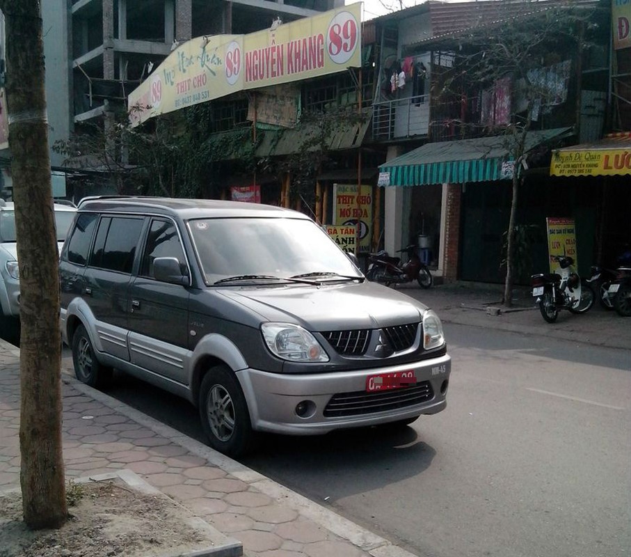 “Chop” hang loat xe bien xanh - do di nhau, karaoke-Hinh-6