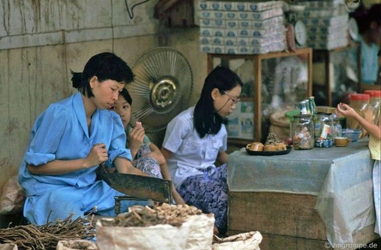 Anh doc ve pho co Ha Noi nhung nam 1990-Hinh-10