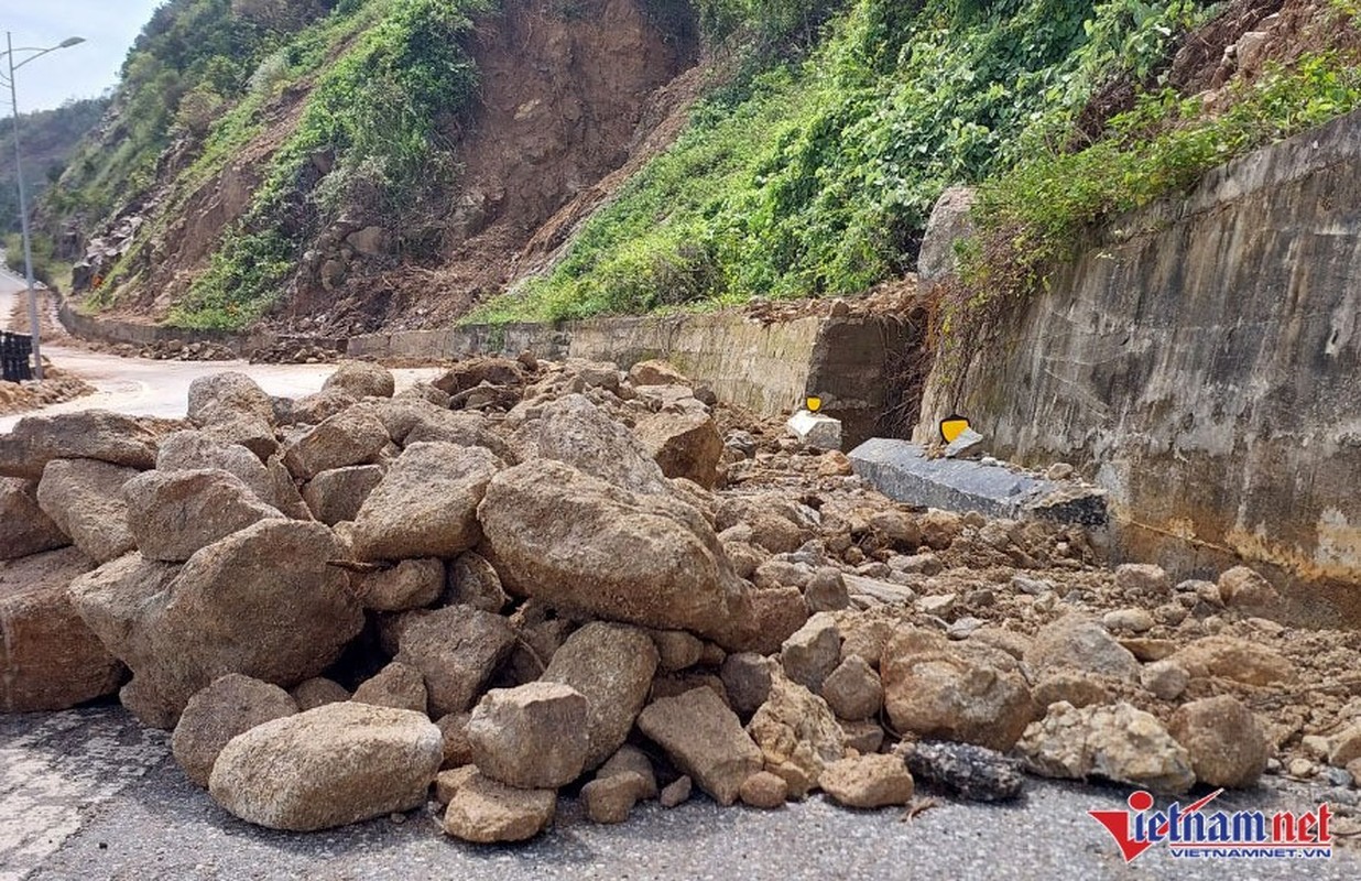 Cung duong dep bac nhat o Da Nang van ngon ngang sau mua lich su-Hinh-9