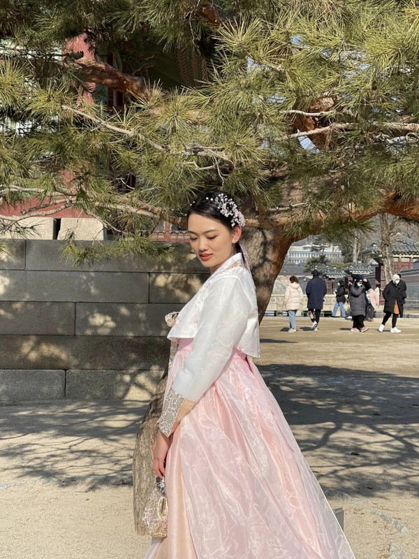 Ngam Hoa khoi bong chuyen Thu Hoai cuc xinh voi ao Hanbok-Hinh-6