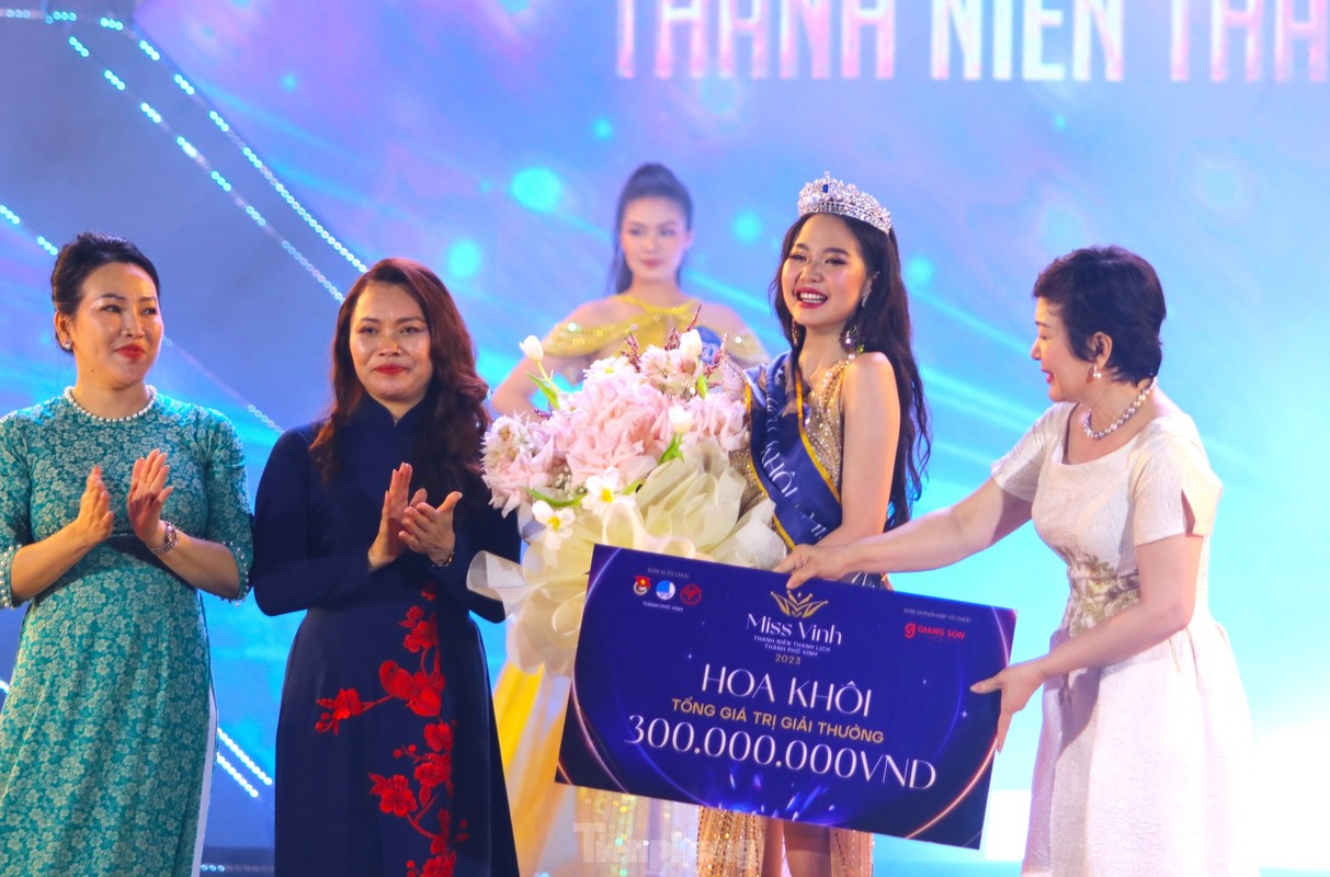 Nu sinh 16 tuoi gianh giai Hoa khoi thanh lich thanh pho Vinh-Hinh-14