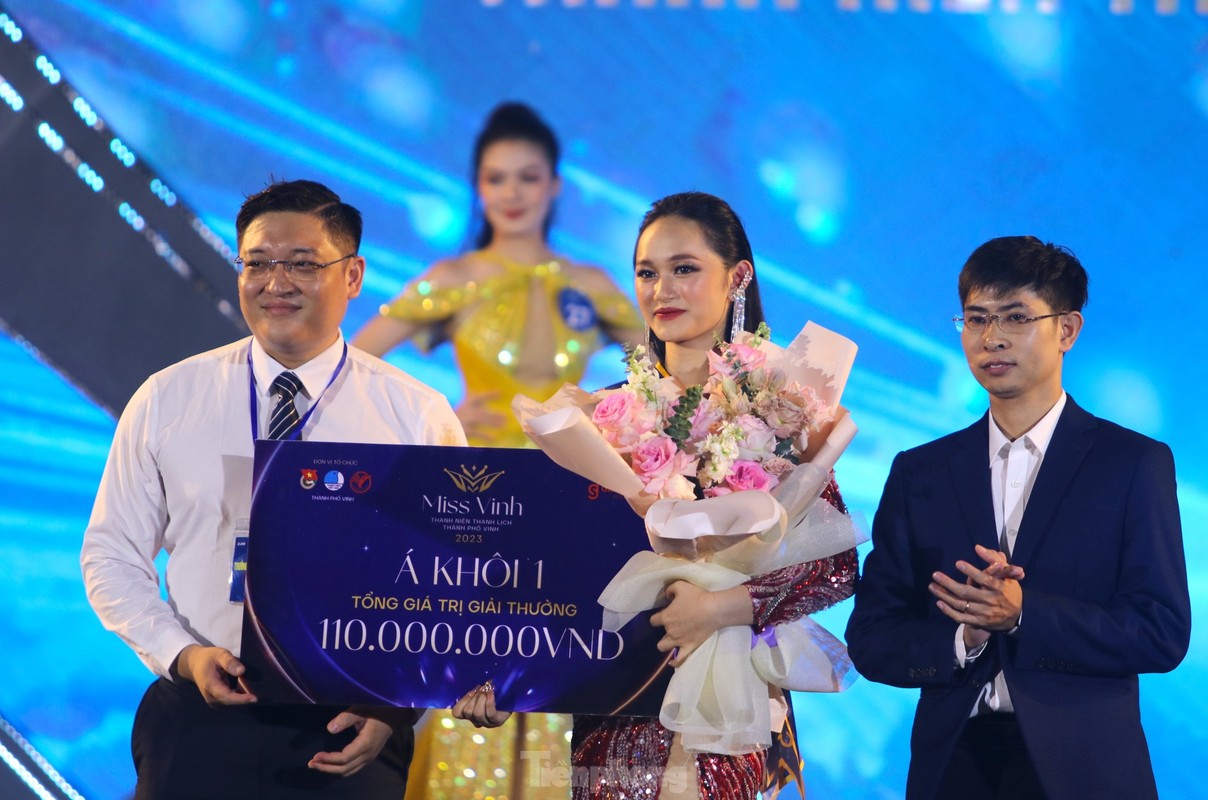 Nu sinh 16 tuoi gianh giai Hoa khoi thanh lich thanh pho Vinh-Hinh-15