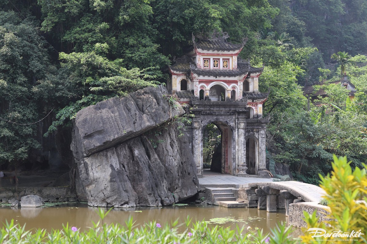 View - 	Khám phá chùa Bích Động hơn 500 năm tuổi ở Ninh Bình