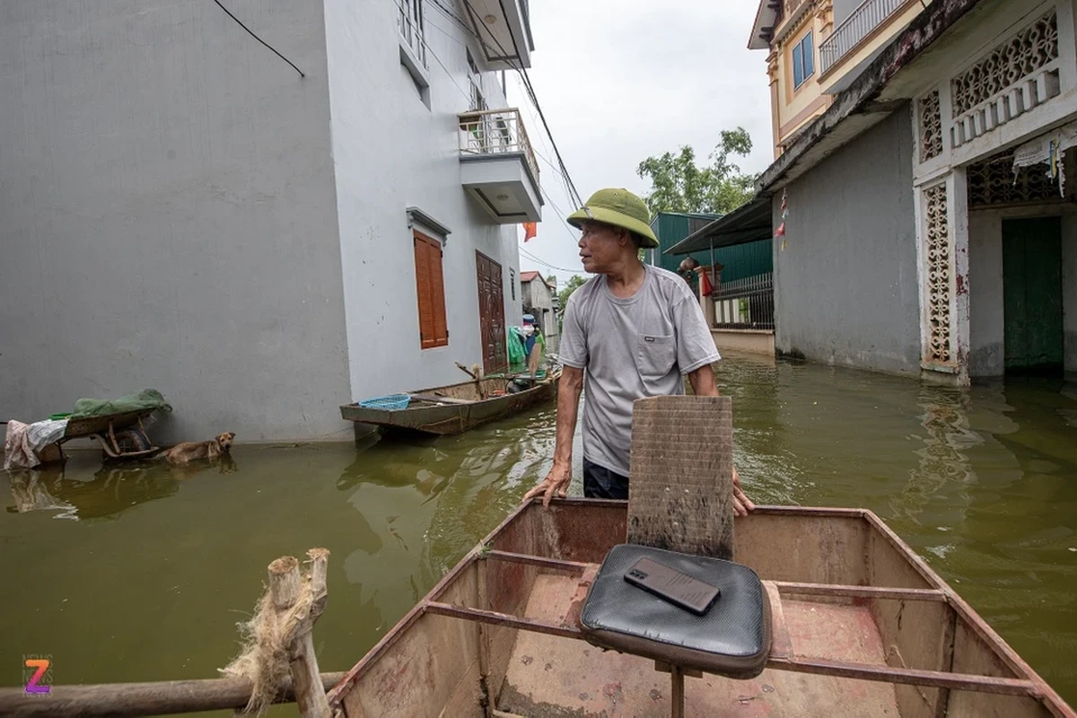 Dan ngoai thanh Ha Noi cheo thuyen, boi loi ngay duong lang-Hinh-3