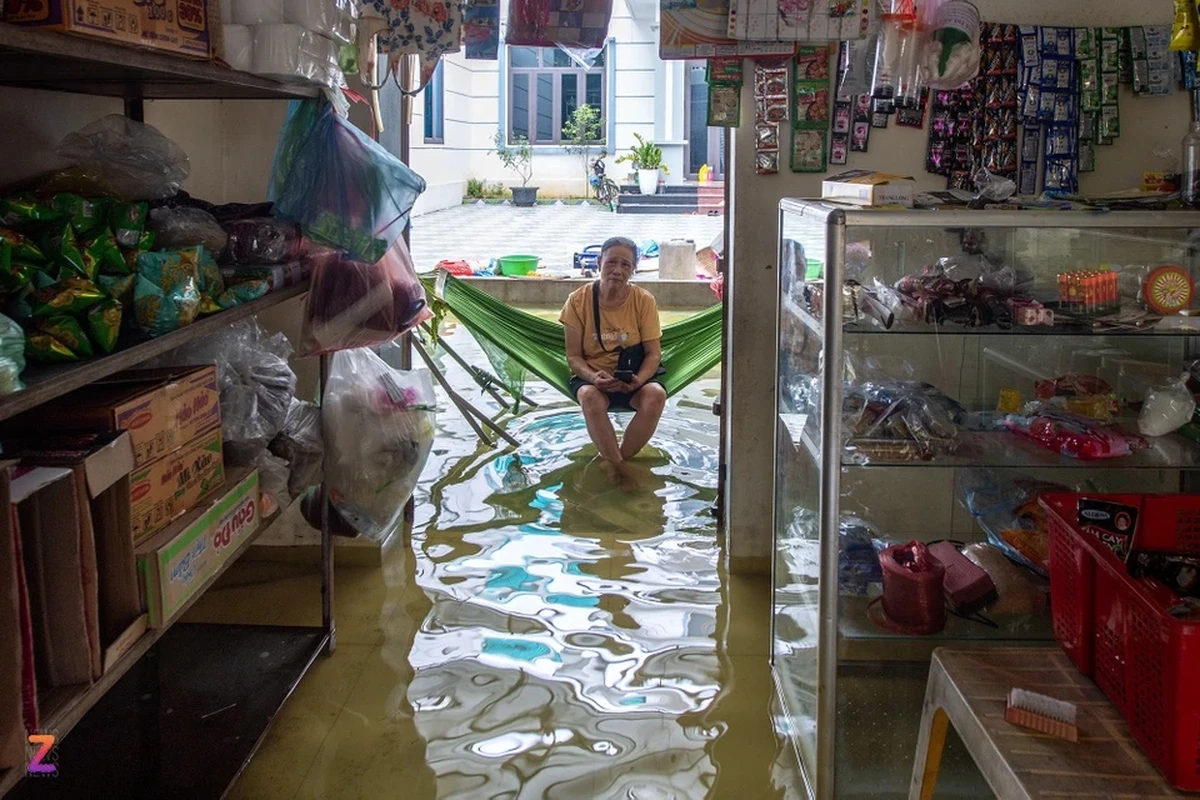 Dan ngoai thanh Ha Noi cheo thuyen, boi loi ngay duong lang-Hinh-5