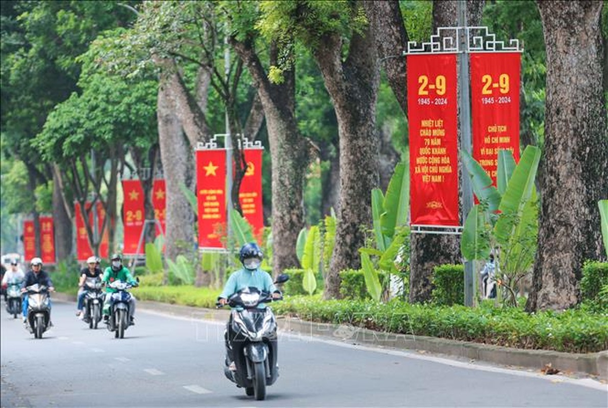 View - 	Hà Nội trang hoàng rực rỡ chào mừng 79 năm Quốc khánh 2/9