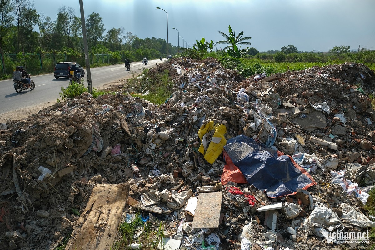 Rac thai bua vay duong gom dai lo Thang Long-Hinh-2