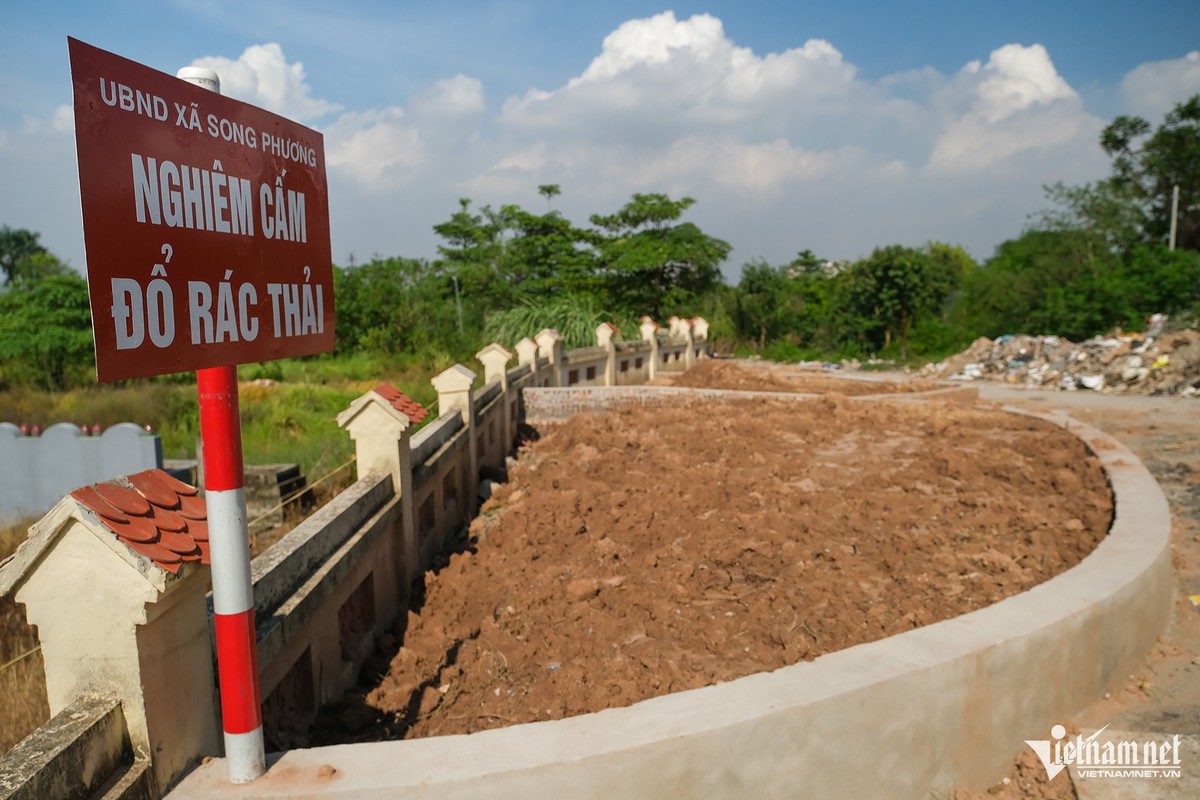 Rac thai bua vay duong gom dai lo Thang Long-Hinh-8