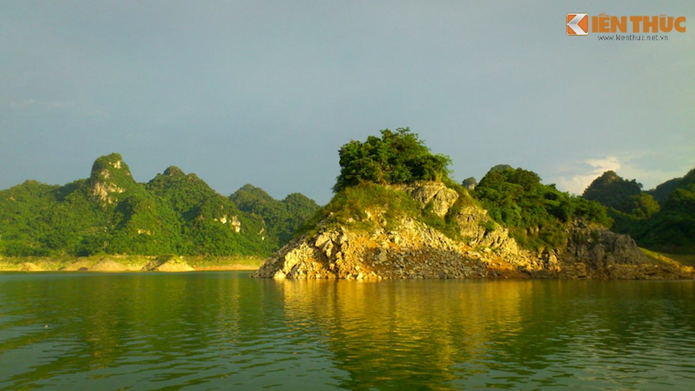 Toan canh Thung Nai Hoa Binh - Ha Long tren can-Hinh-4