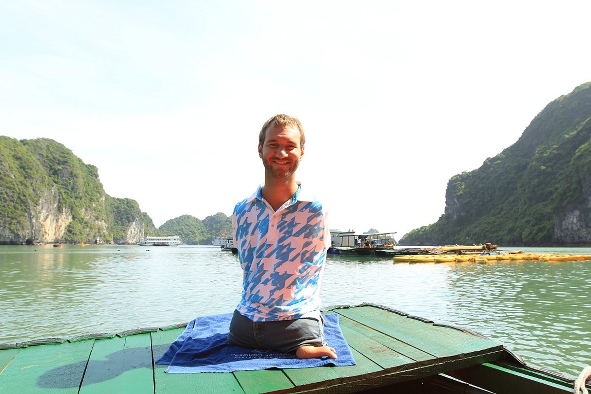 Nick Vujicic tham Ha Long an tuong ve mot VN yen binh