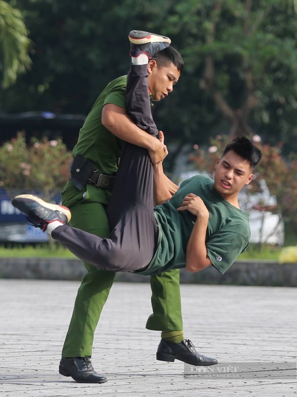 Hinh anh Canh sat bao ve Ha Noi trinh dien vo thuat dep mat-Hinh-8