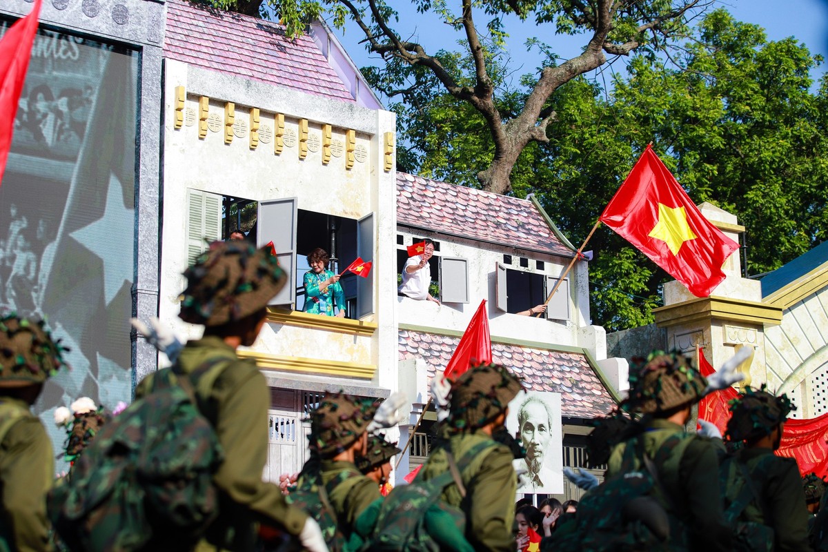 Xuc dong hinh anh tai hien doan quan tien ve Ha Noi nam 1954-Hinh-8