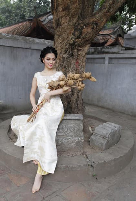 Gan 2 thap ky dang quang, Hoa hau Nguyen Thi Huyen song kin tieng-Hinh-4