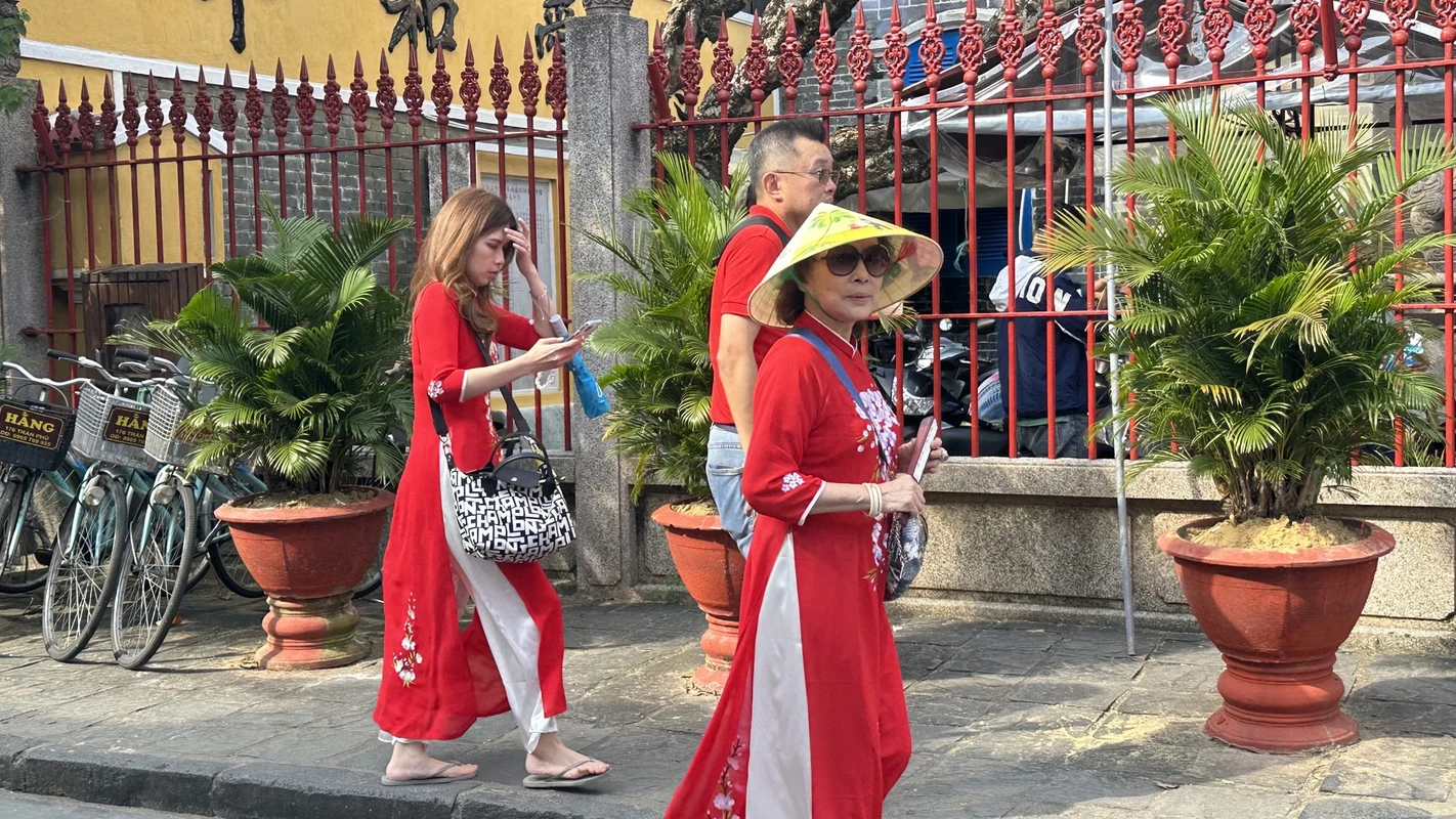 Du khach un un do ve pho co Hoi An nhung ngay giap Tet-Hinh-8