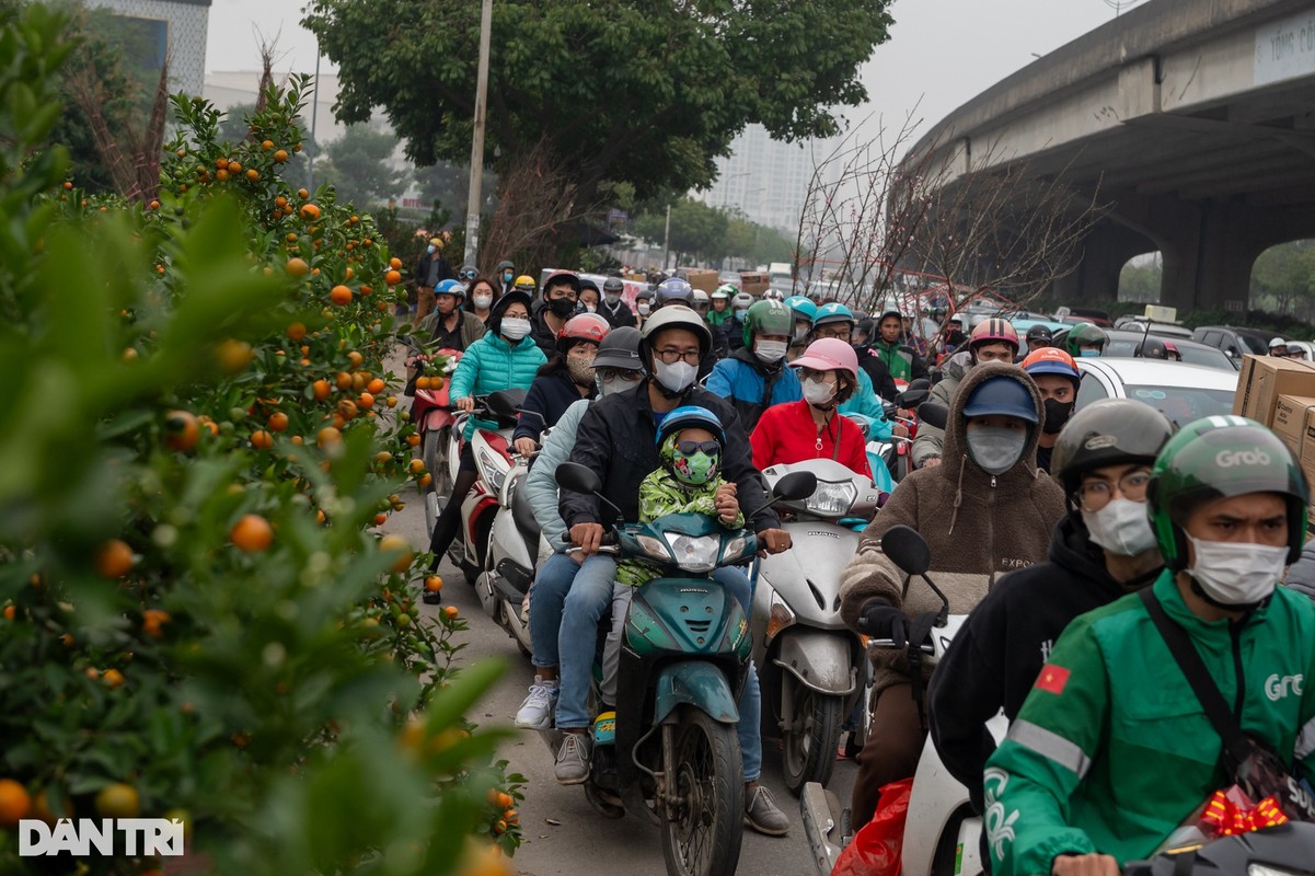 Nguoi dan linh kinh do dac roi Ha Noi ve que an Tet-Hinh-4